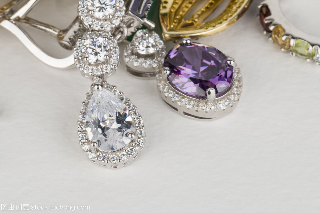 璀璨光华 珠宝首饰的魅力与艺术