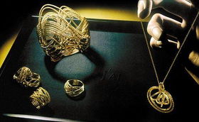 打造专属钻饰 化妆品主题的御用设计师图鉴